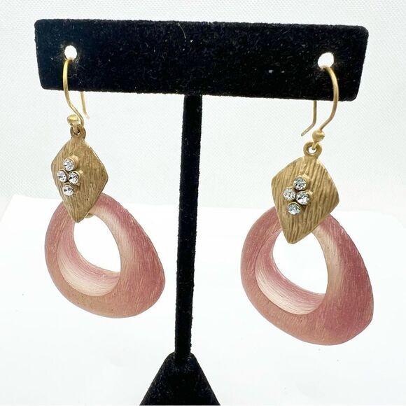 Jewelry - Pink teardrop shape dangle drop earring w rhinestone studded gold tone hardware